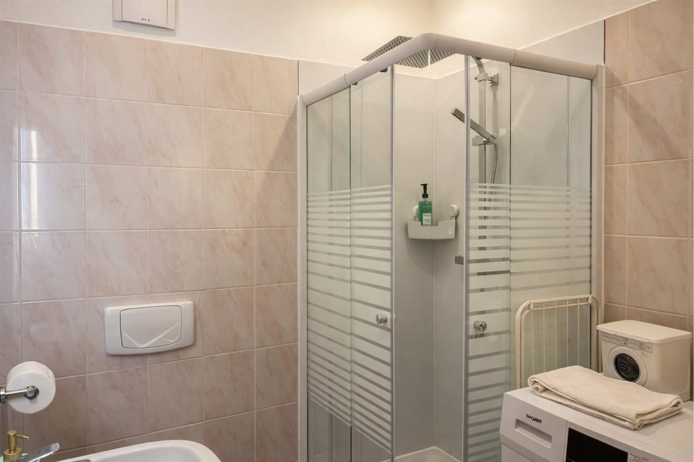 Elbblick Apartment Uferstr. 1 Bad mit Dusche und Waschmaschine