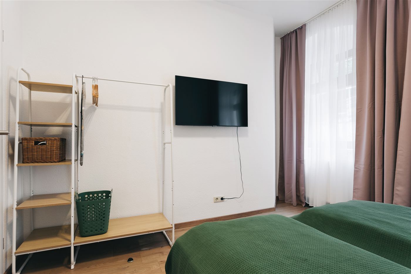 Zweibettzimmer mit Smart-TV im Junior Apartment Meißen