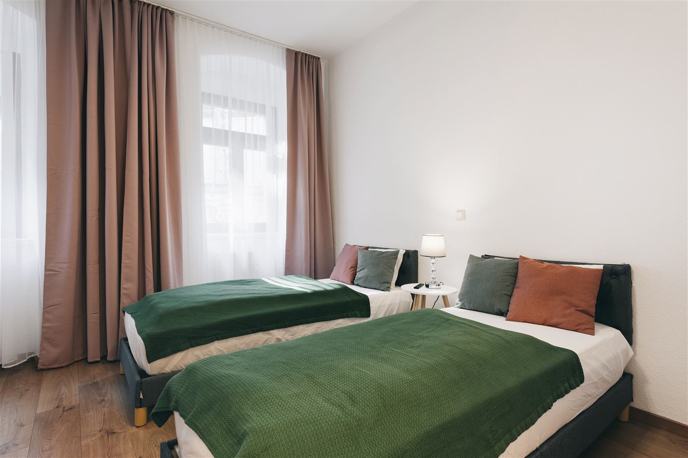 Zweibettzimmer im Junior Apartment Meißen mit zwei Einzelbetten